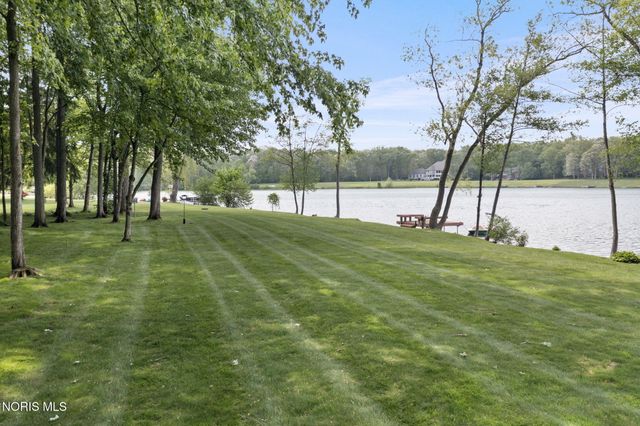 26 Tremore Way, Holland, OH 43528