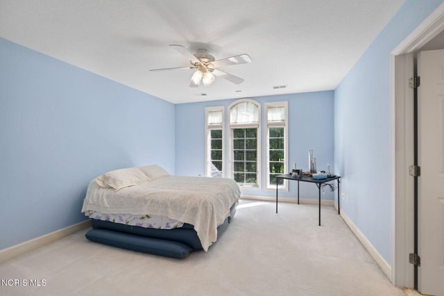 26 Tremore Way, Holland, OH 43528
