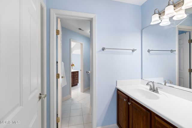 26 Tremore Way, Holland, OH 43528