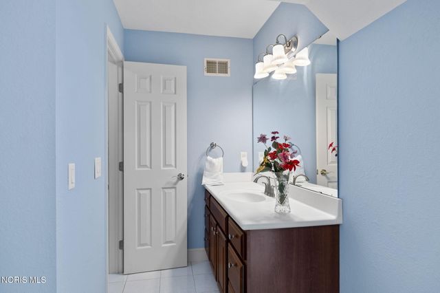 26 Tremore Way, Holland, OH 43528