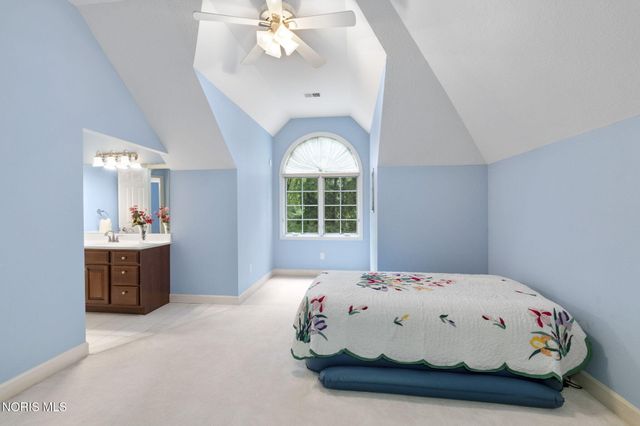 26 Tremore Way, Holland, OH 43528