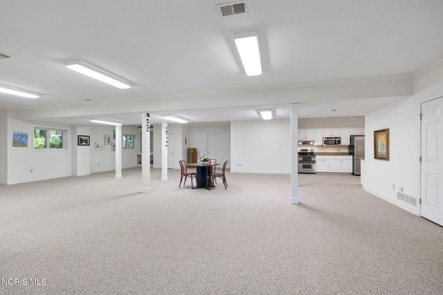 26 Tremore Way, Holland, OH 43528