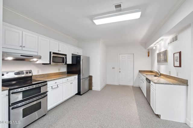 26 Tremore Way, Holland, OH 43528