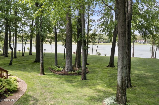 26 Tremore Way, Holland, OH 43528