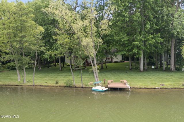 26 Tremore Way, Holland, OH 43528