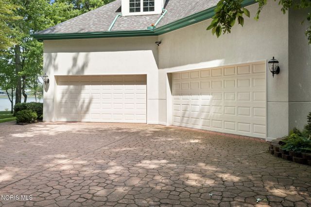 26 Tremore Way, Holland, OH 43528