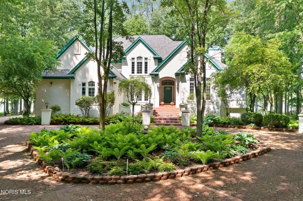 26 Tremore Way, Holland, OH 43528