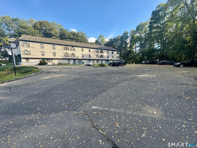 24 West Road 44, Ellington, CT 06029