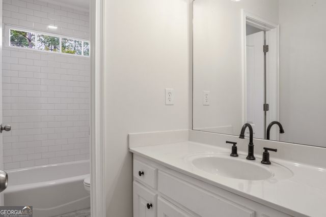 180 Shyrewood Drive, Lawrenceville, GA 30043