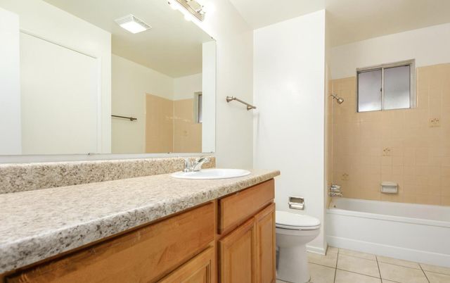 6242 N 12th Place Apt 4, Phoenix, AZ 85014