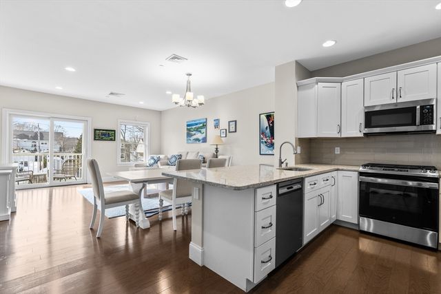 441 Essex St 202, Swampscott, MA 01907