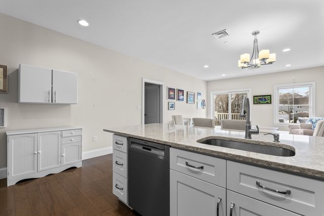 441 Essex St 202, Swampscott, MA 01907