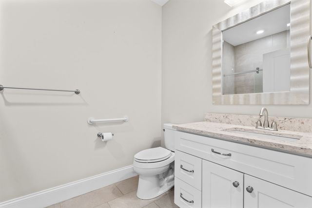 441 Essex St 202, Swampscott, MA 01907