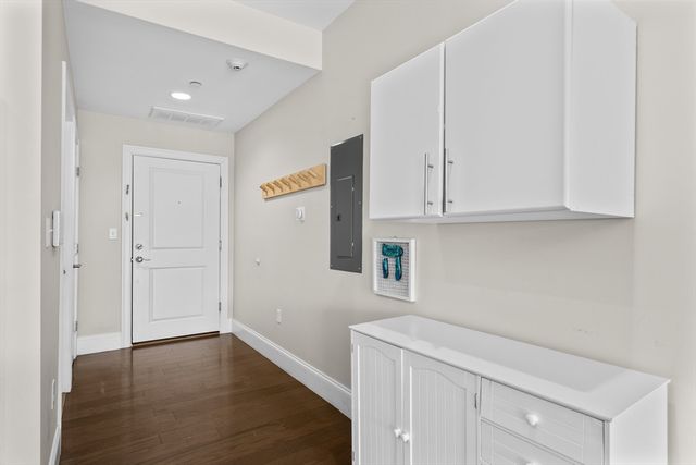 441 Essex St 202, Swampscott, MA 01907