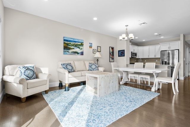 441 Essex St 202, Swampscott, MA 01907