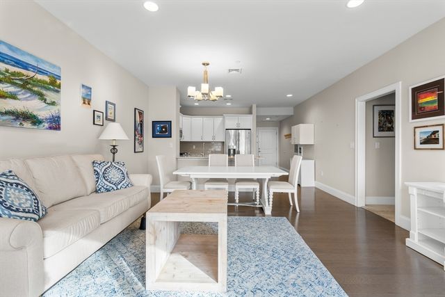 441 Essex St 202, Swampscott, MA 01907