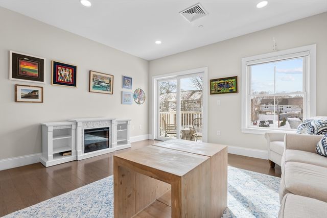 441 Essex St 202, Swampscott, MA 01907