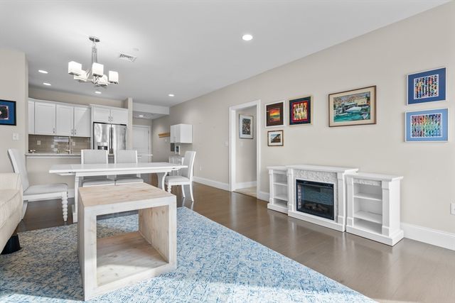 441 Essex St 202, Swampscott, MA 01907