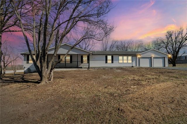 700 Harr Grove Road, Peculiar, MO 64078