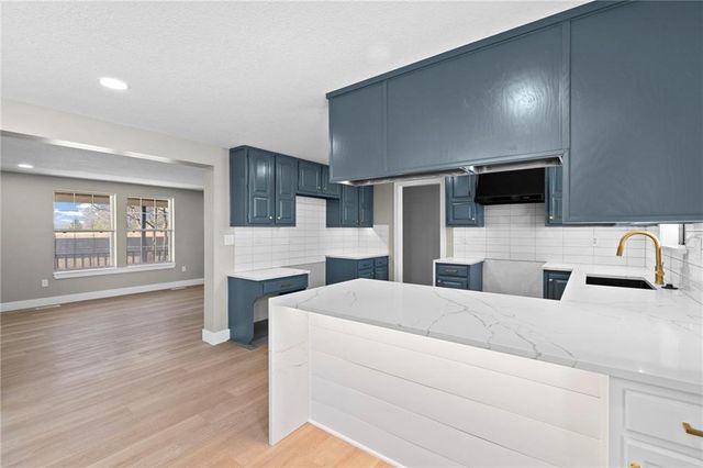 700 Harr Grove Road, Peculiar, MO 64078