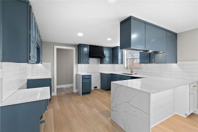 700 Harr Grove Road, Peculiar, MO 64078