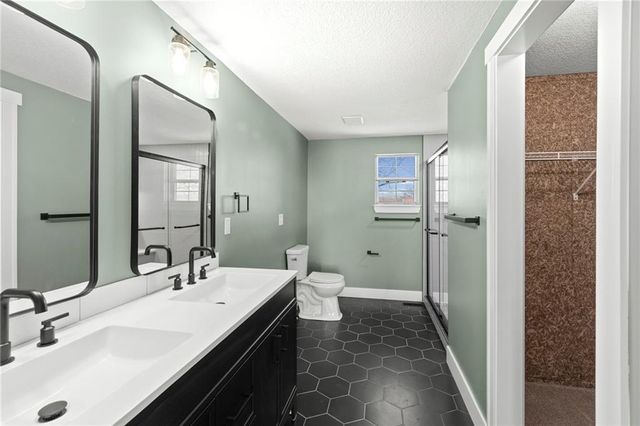 700 Harr Grove Road, Peculiar, MO 64078