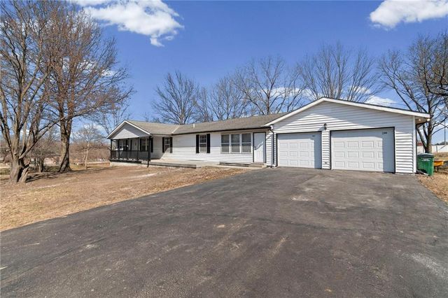 700 Harr Grove Road, Peculiar, MO 64078