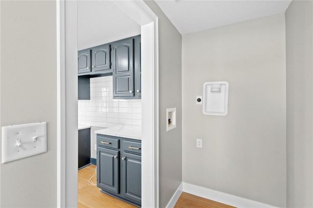 700 Harr Grove Road, Peculiar, MO 64078