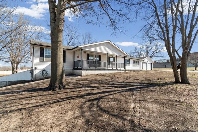700 Harr Grove Road, Peculiar, MO 64078