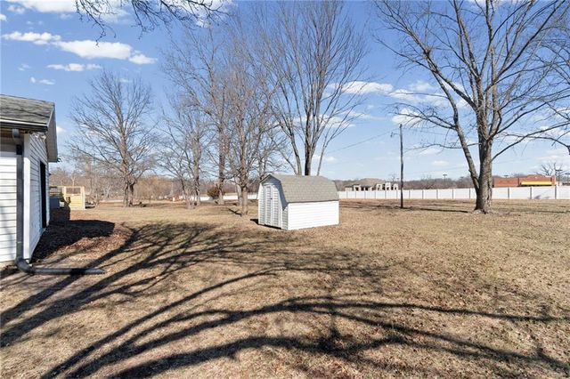 700 Harr Grove Road, Peculiar, MO 64078