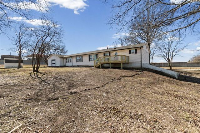 700 Harr Grove Road, Peculiar, MO 64078