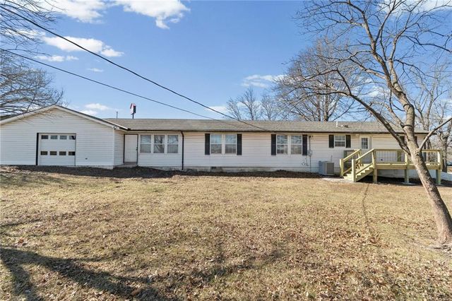 700 Harr Grove Road, Peculiar, MO 64078