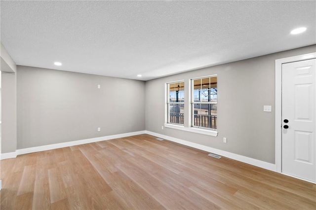 700 Harr Grove Road, Peculiar, MO 64078