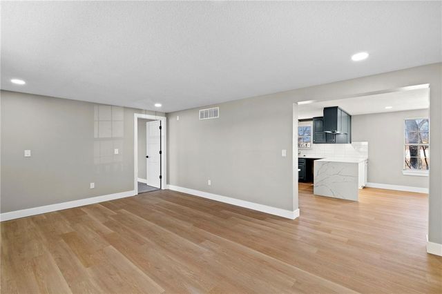 700 Harr Grove Road, Peculiar, MO 64078