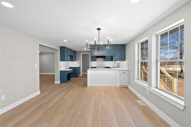 700 Harr Grove Road, Peculiar, MO 64078