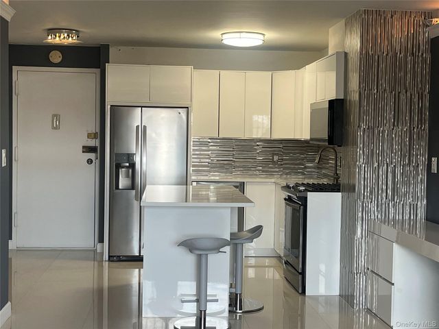 666 Pelham Road 3A, New Rochelle, NY 10805