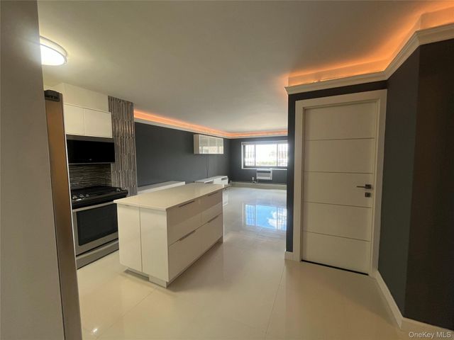 666 Pelham Road 3A, New Rochelle, NY 10805