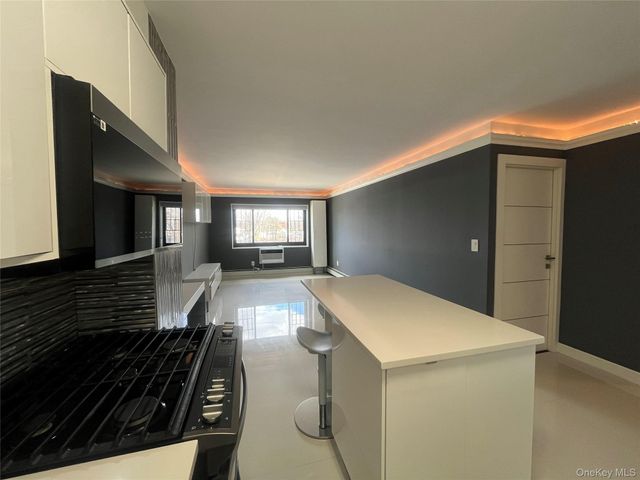 666 Pelham Road 3A, New Rochelle, NY 10805