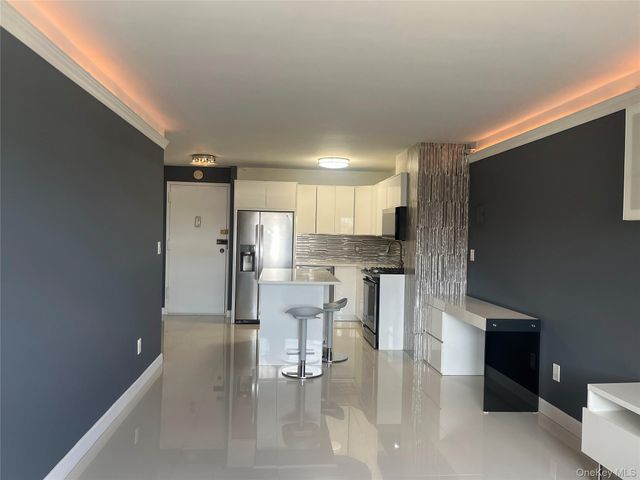 666 Pelham Road 3A, New Rochelle, NY 10805