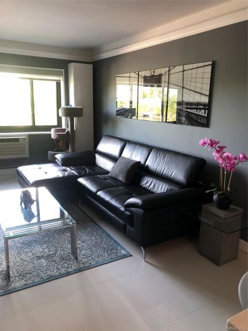 666 Pelham Road 3A, New Rochelle, NY 10805