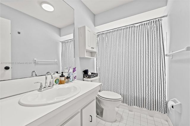 9480 NW 26th St, Sunrise, FL 33322