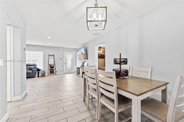 9480 NW 26th St, Sunrise, FL 33322