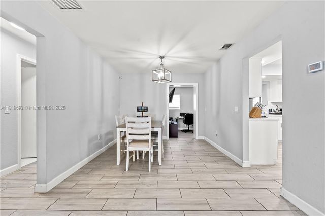 9480 NW 26th St, Sunrise, FL 33322