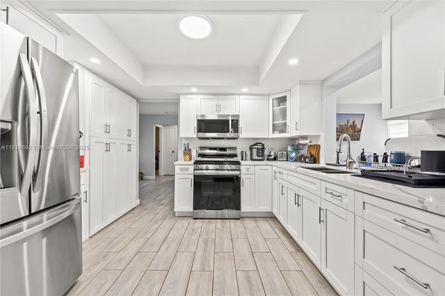 9480 NW 26th St, Sunrise, FL 33322