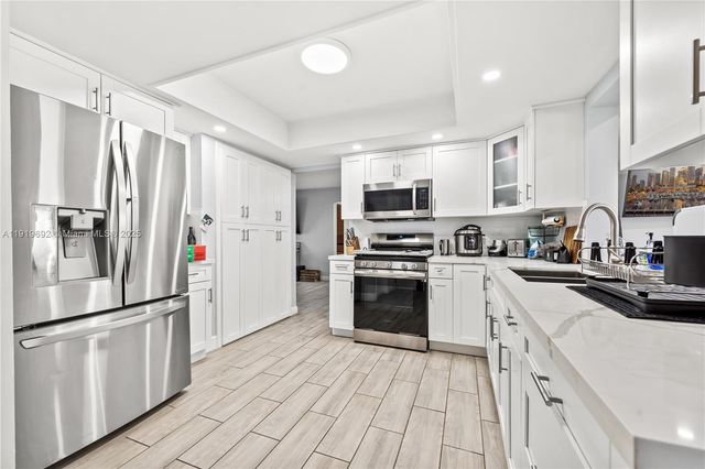 9480 NW 26th St, Sunrise, FL 33322