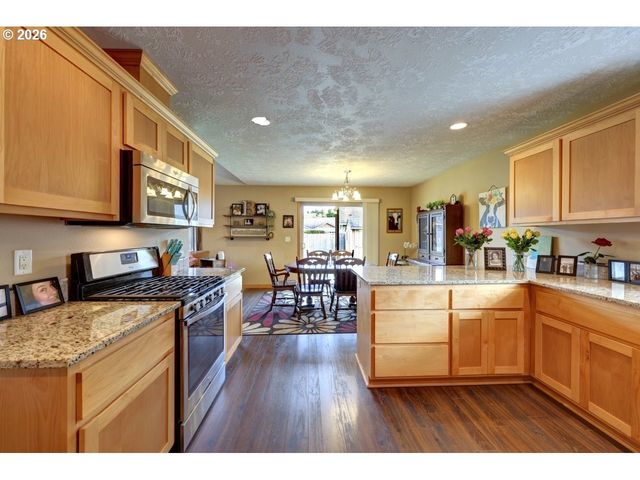 332 Sw KALMIA Ave, Warrenton, OR 97146