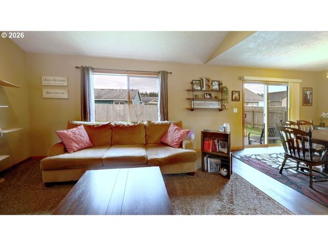 332 Sw KALMIA Ave, Warrenton, OR 97146