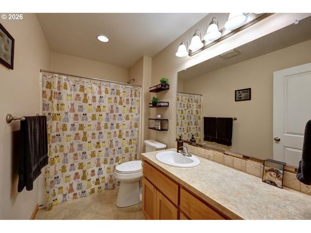 332 Sw KALMIA Ave, Warrenton, OR 97146