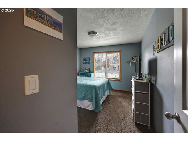 332 Sw KALMIA Ave, Warrenton, OR 97146