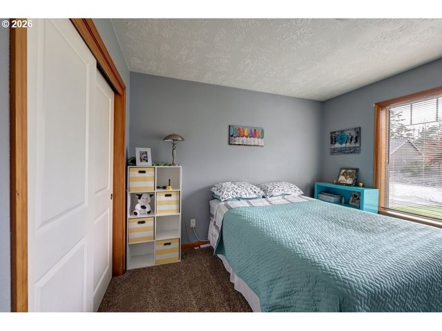 332 Sw KALMIA Ave, Warrenton, OR 97146